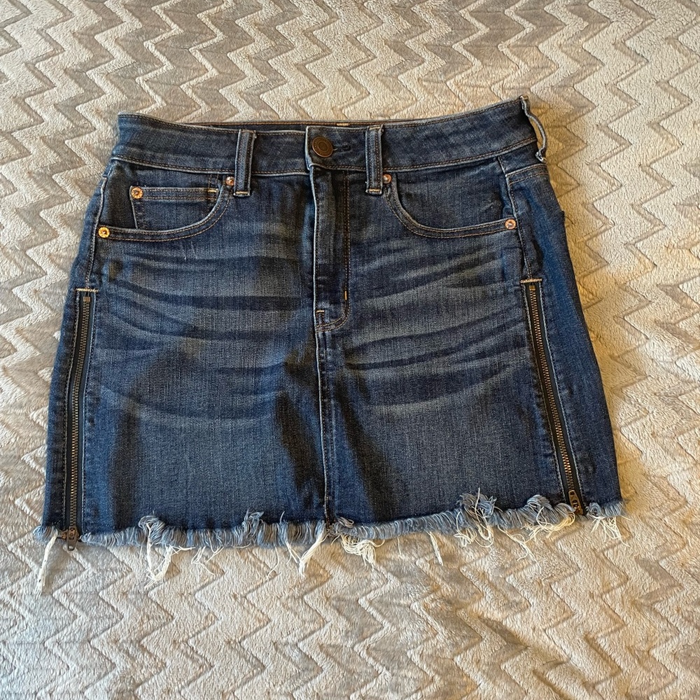 American eagle denim mini skirt. Size 6. Only worn a handful of times.